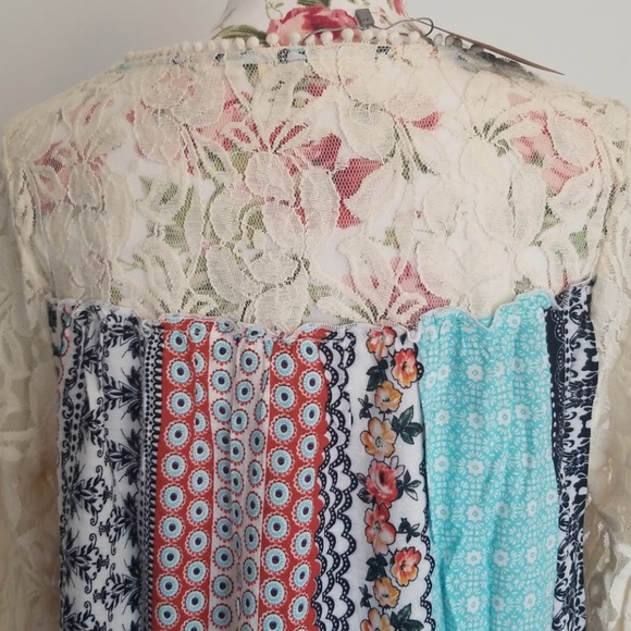 Last 1️⃣Lace Yoke Tunic - Picture 7 of 8